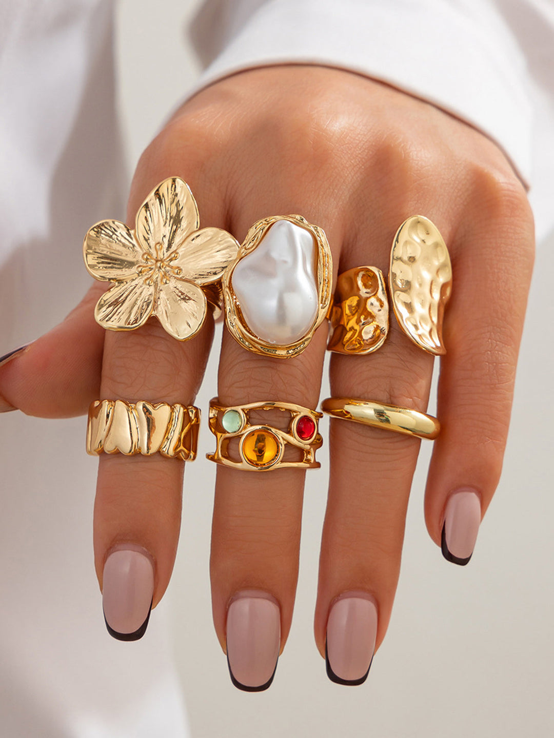 Sechsünfziger Ring-Set mit Perlen- und Blumenakzenten