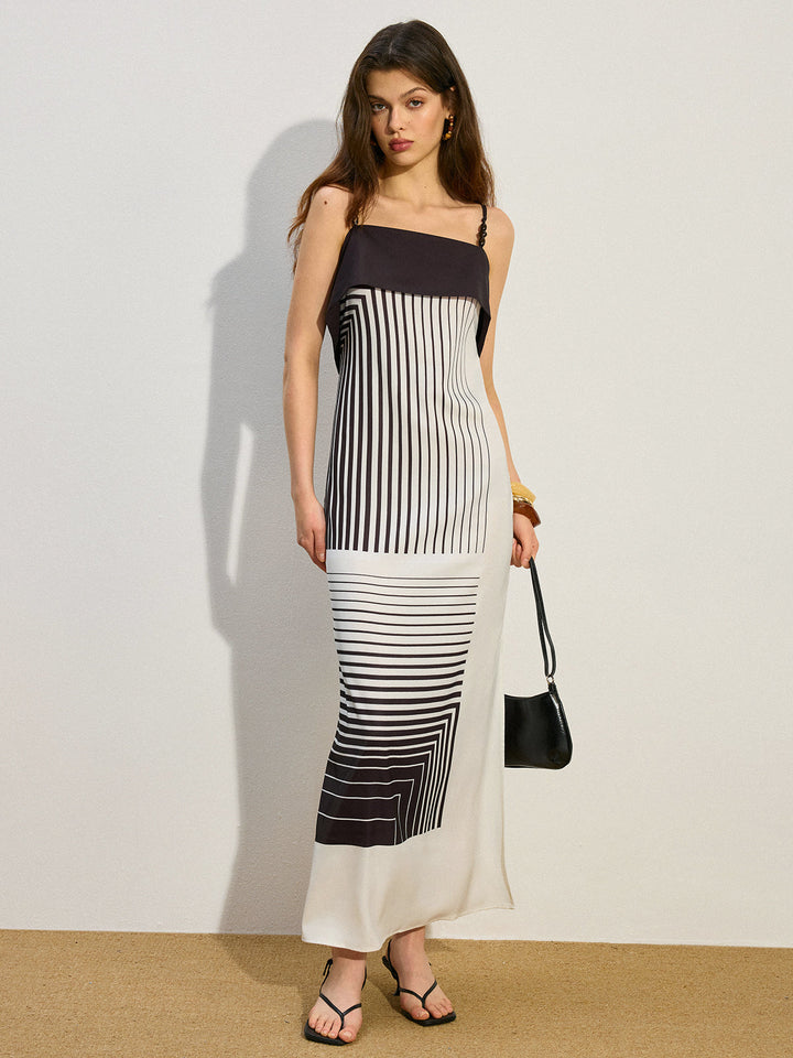 Gestreiftes Maxikleid mit seitlichem Schlitz