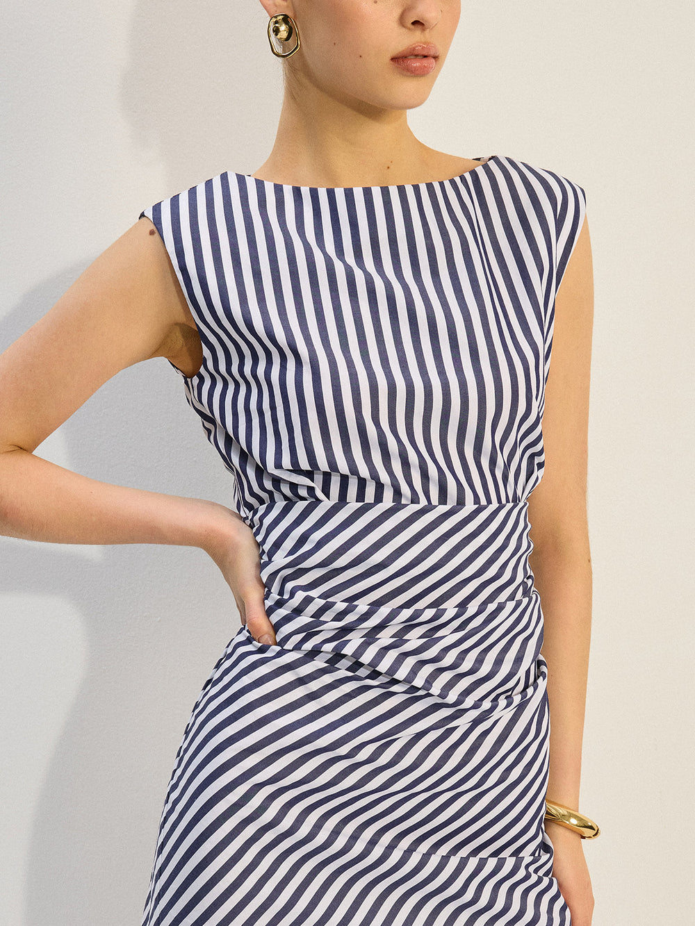 Gestreiftes gerafftes Minikleid