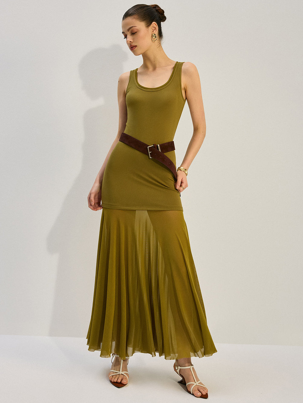 Ärmelloses Maxikleid mit durchbrochenen Einsätzen