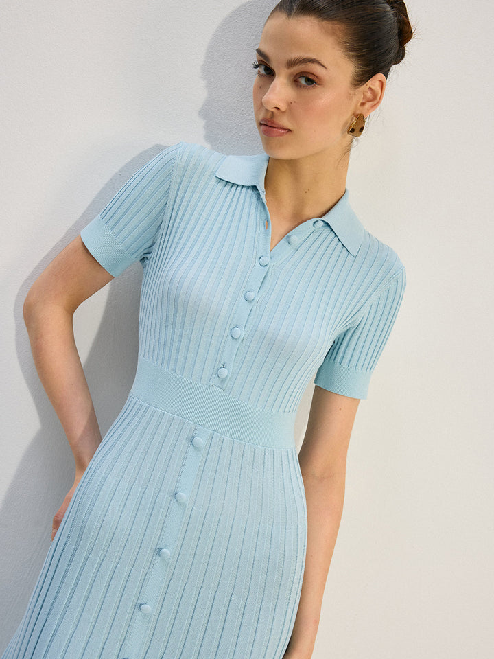 Gestricktes Kleid mit Knopfleiste vorne und Maxi-Schnitt