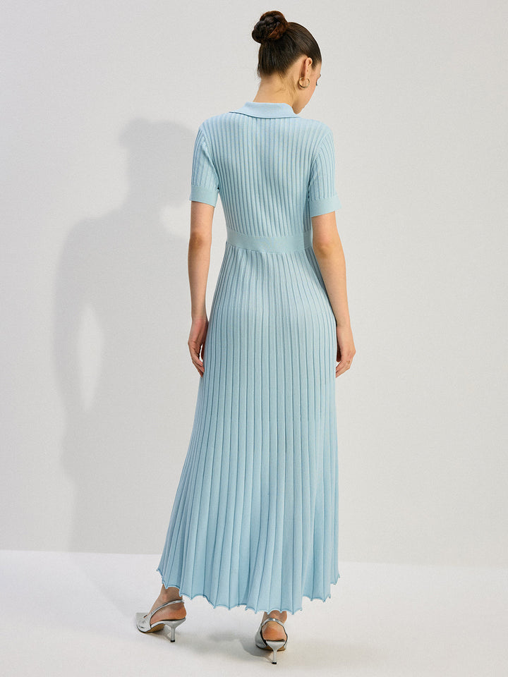 Gestricktes Kleid mit Knopfleiste vorne und Maxi-Schnitt
