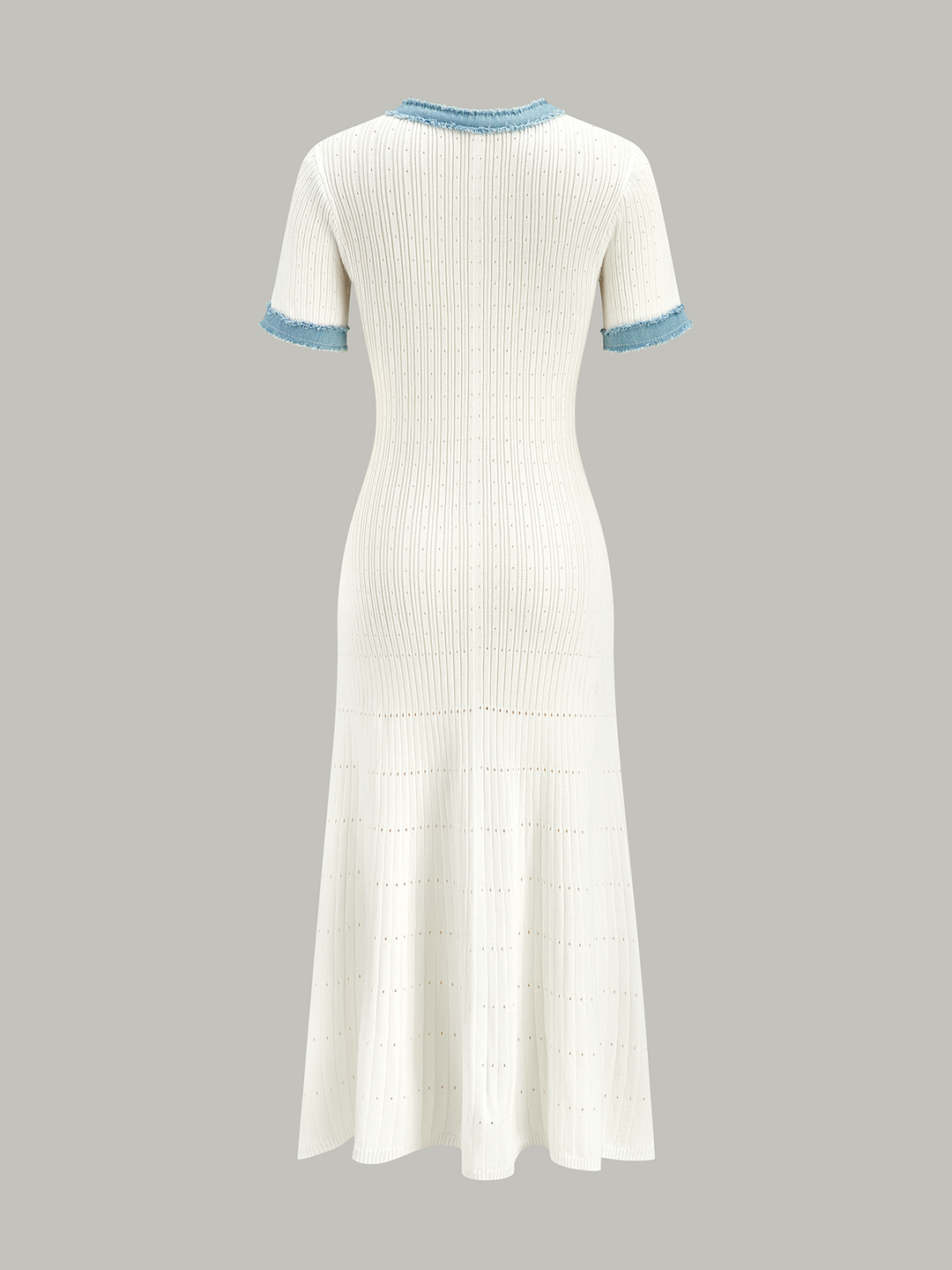 Gestricktes Midikleid mit Besatz