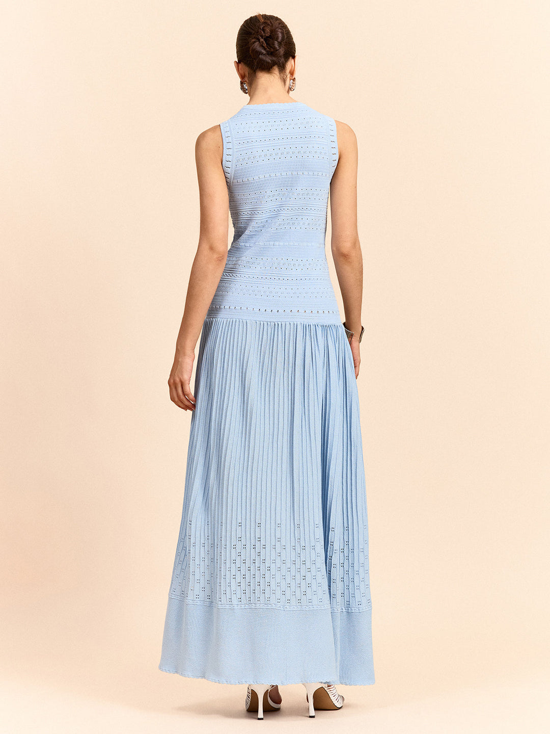 Mehrfarbig gestricktes Faltenkleid aus Wolle