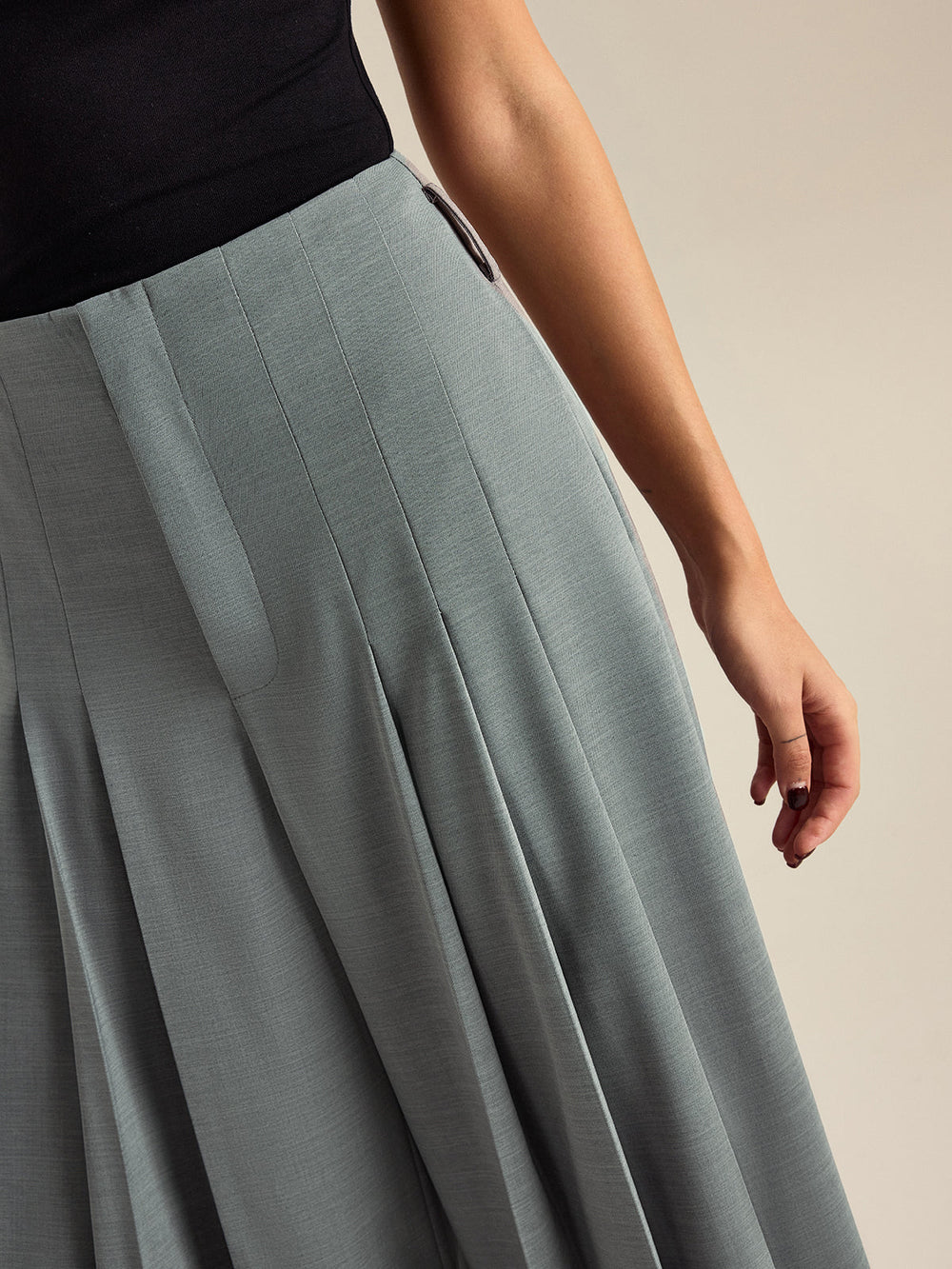 Weite Pluderhose mit Falten