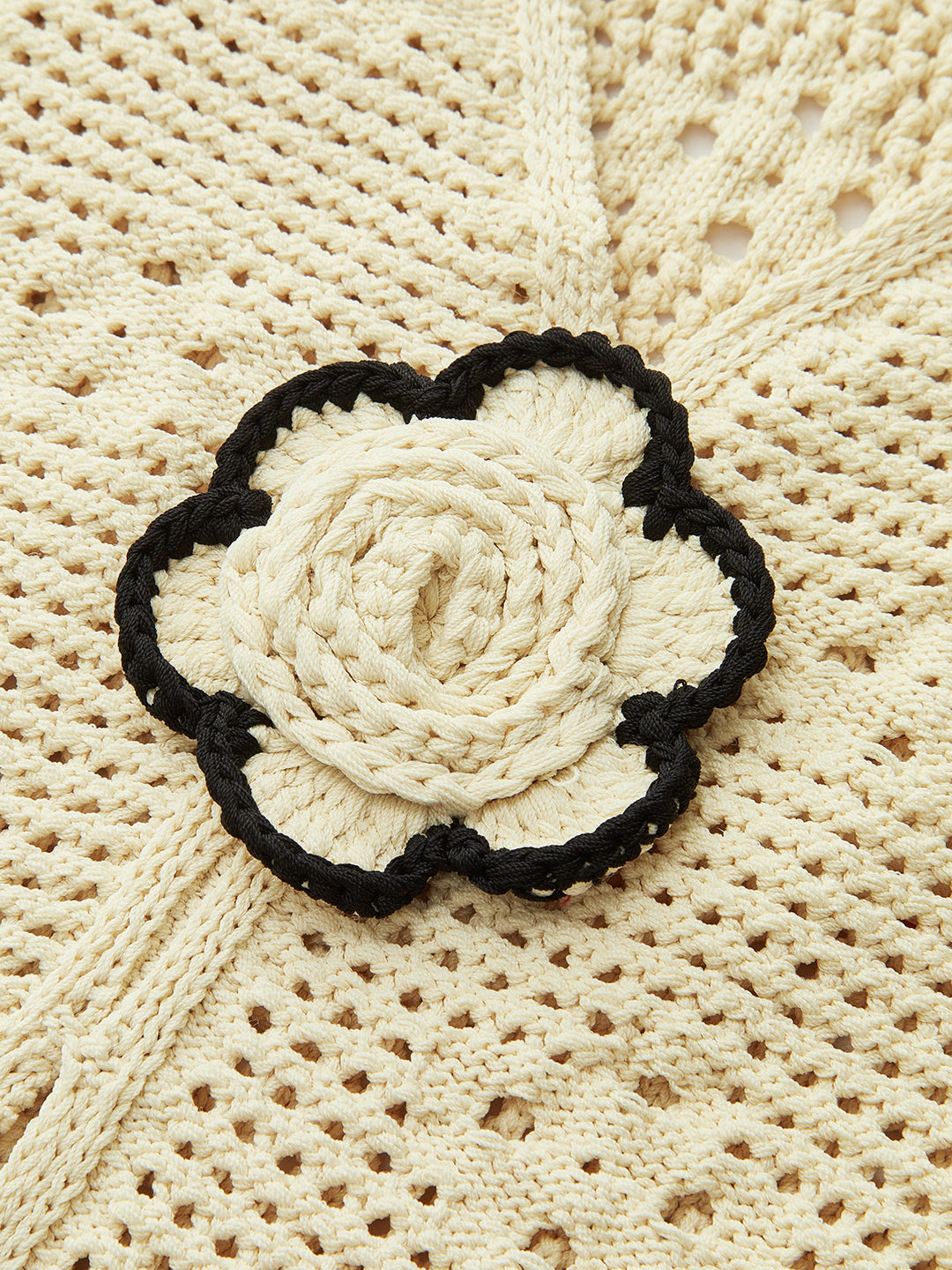 Häkelweste mit Blumenmuster