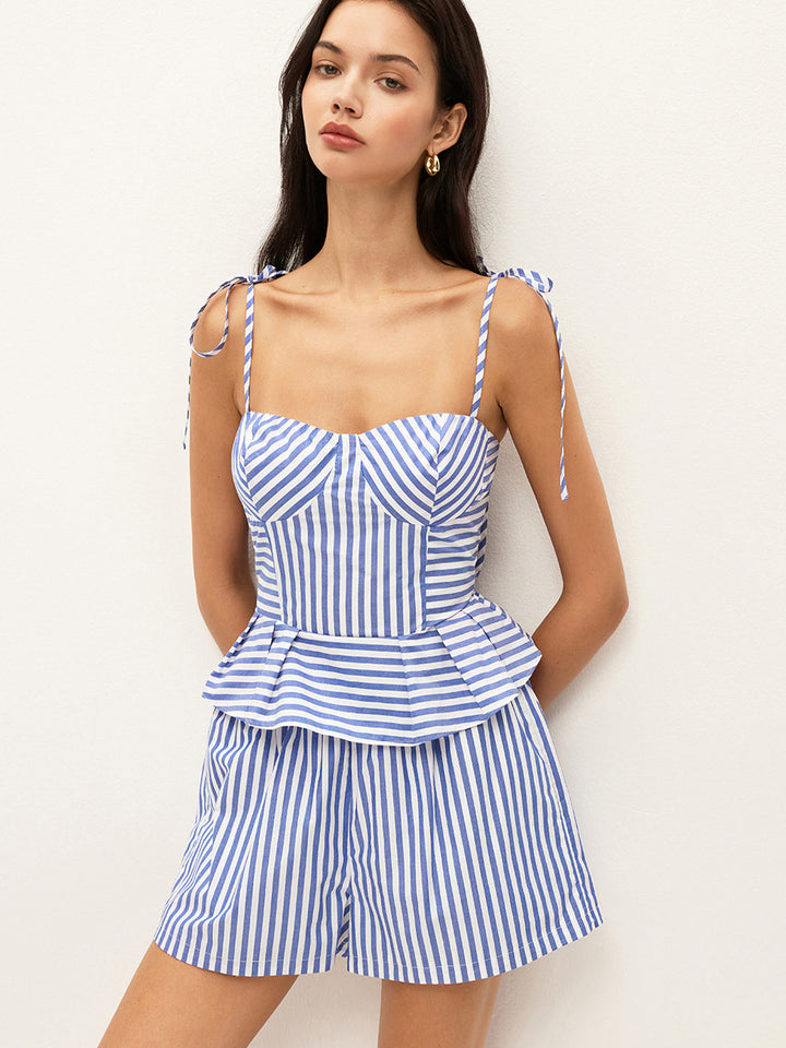 Gestreifte Wickel-Cami-Oberteil mit Short-Set