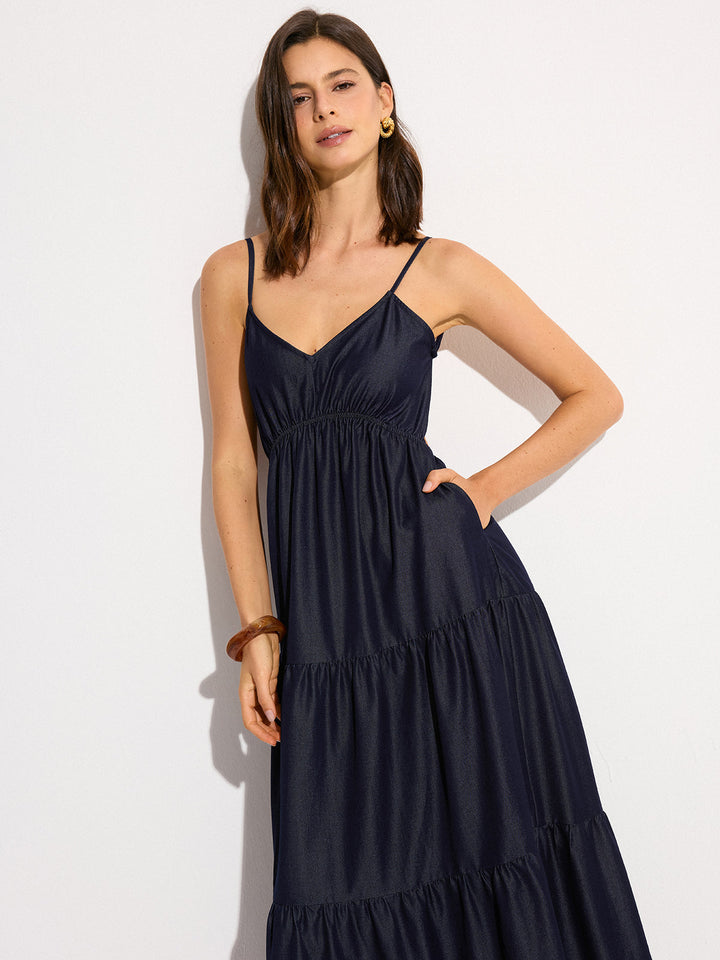 Rückenfreies Maxikleid mit Stufen