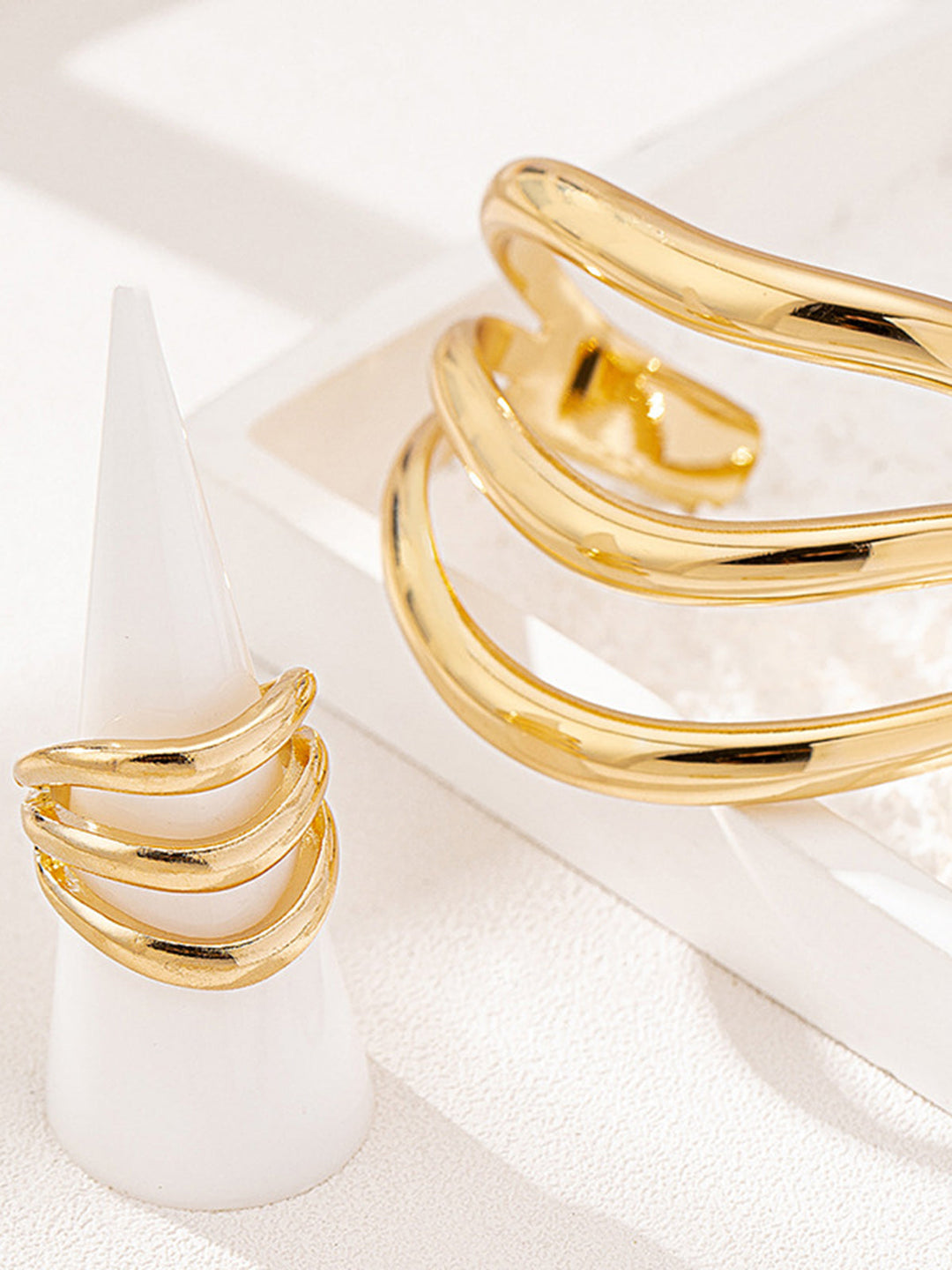 Gravierte Kurve Armreif & Ring Set