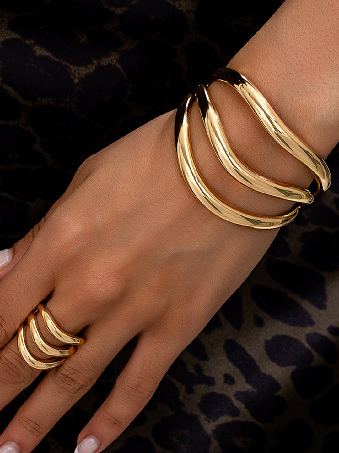 Gravierte Kurve Armreif & Ring Set