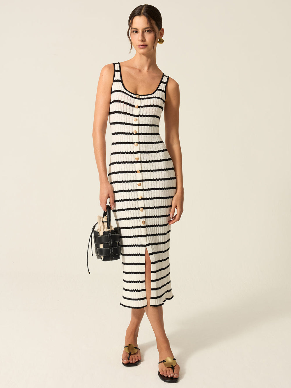 Gestreifte Strick-Midikleid mit Knopfleiste vorne und Schlitzdetail