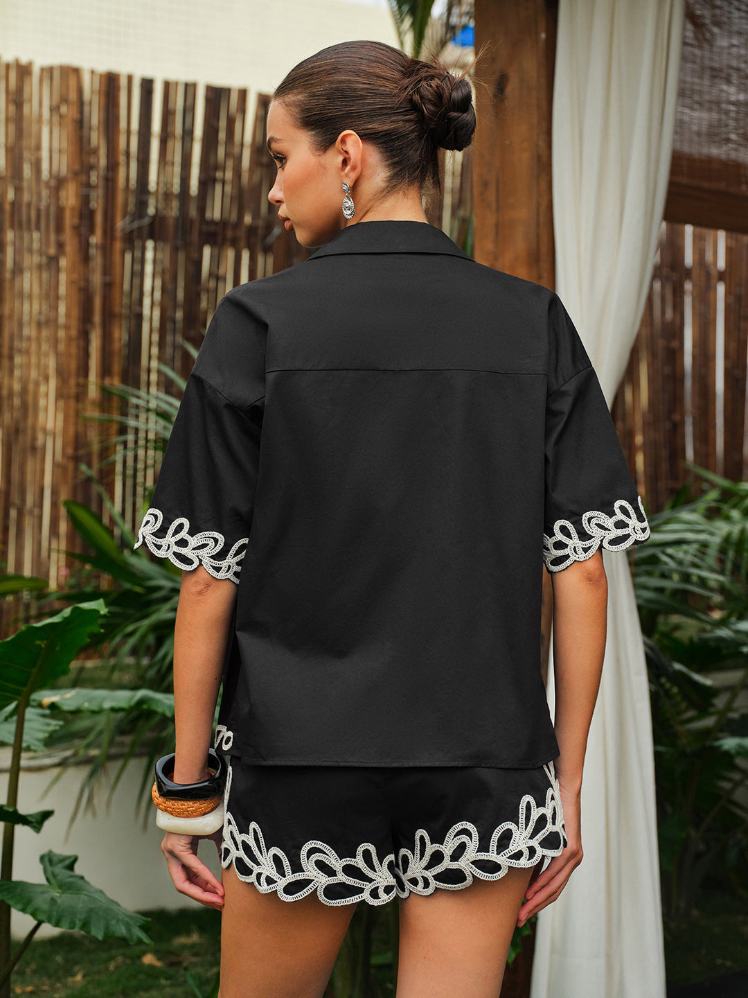 Dreiteiliges Shorts-Set mit Stickerei