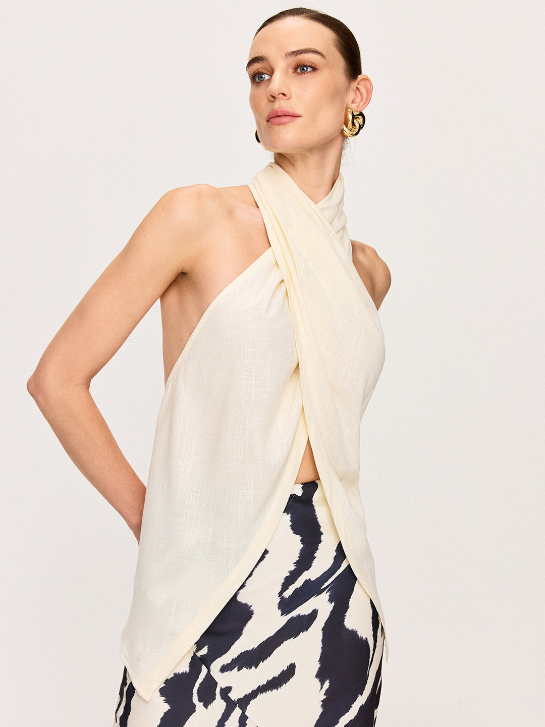 Cross-Halter Neck Wrap Top mit Knopfdetails