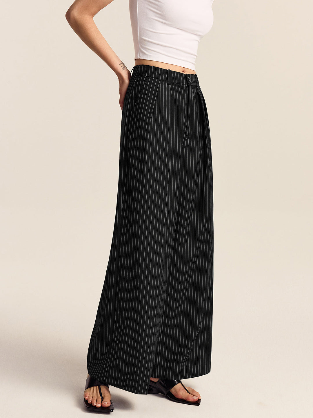 Gestreifte Hose mit weitem Bein
