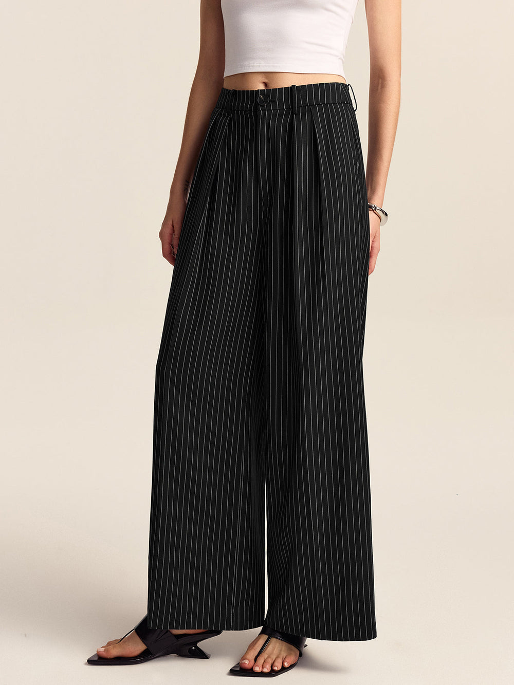Gestreifte Hose mit weitem Bein