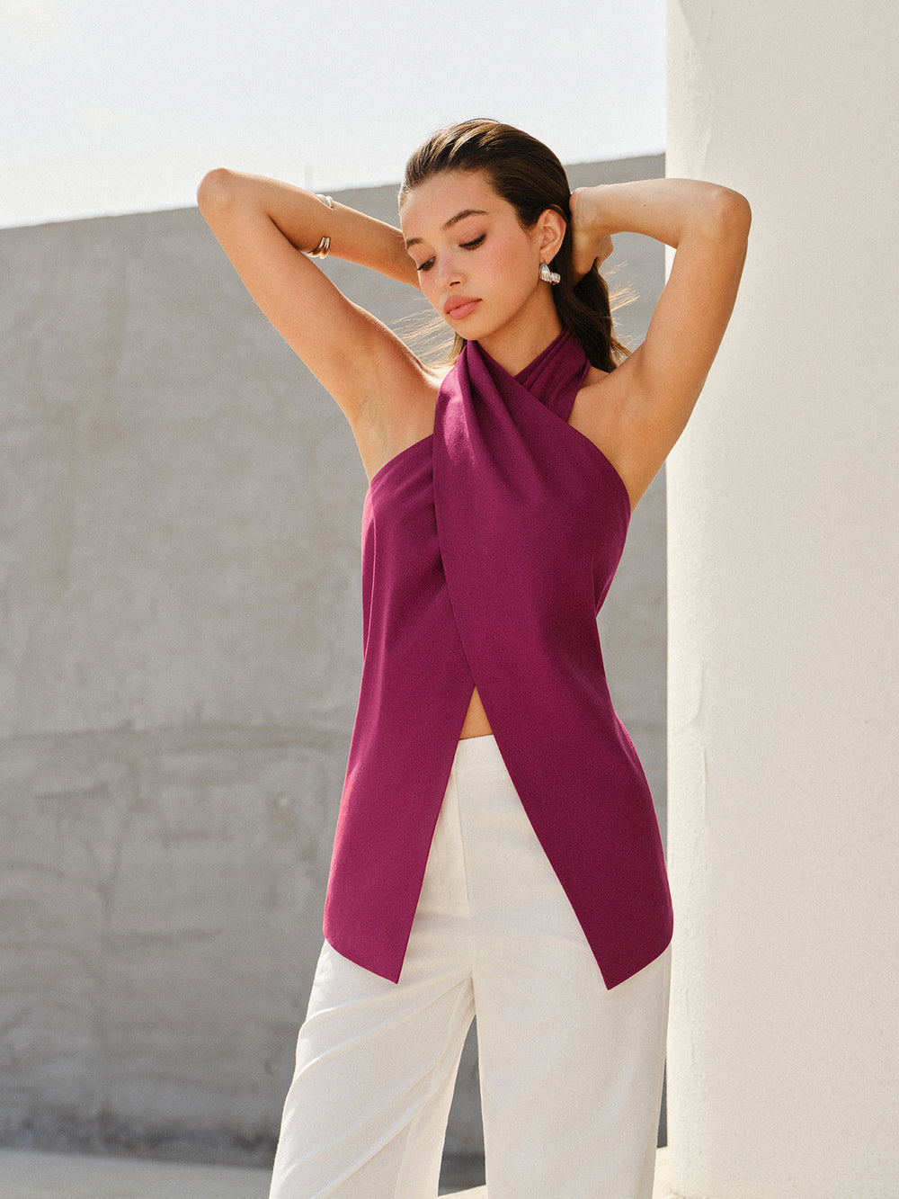 Halter-Neck Top mit V-Ausschnitt und offenem Rücken