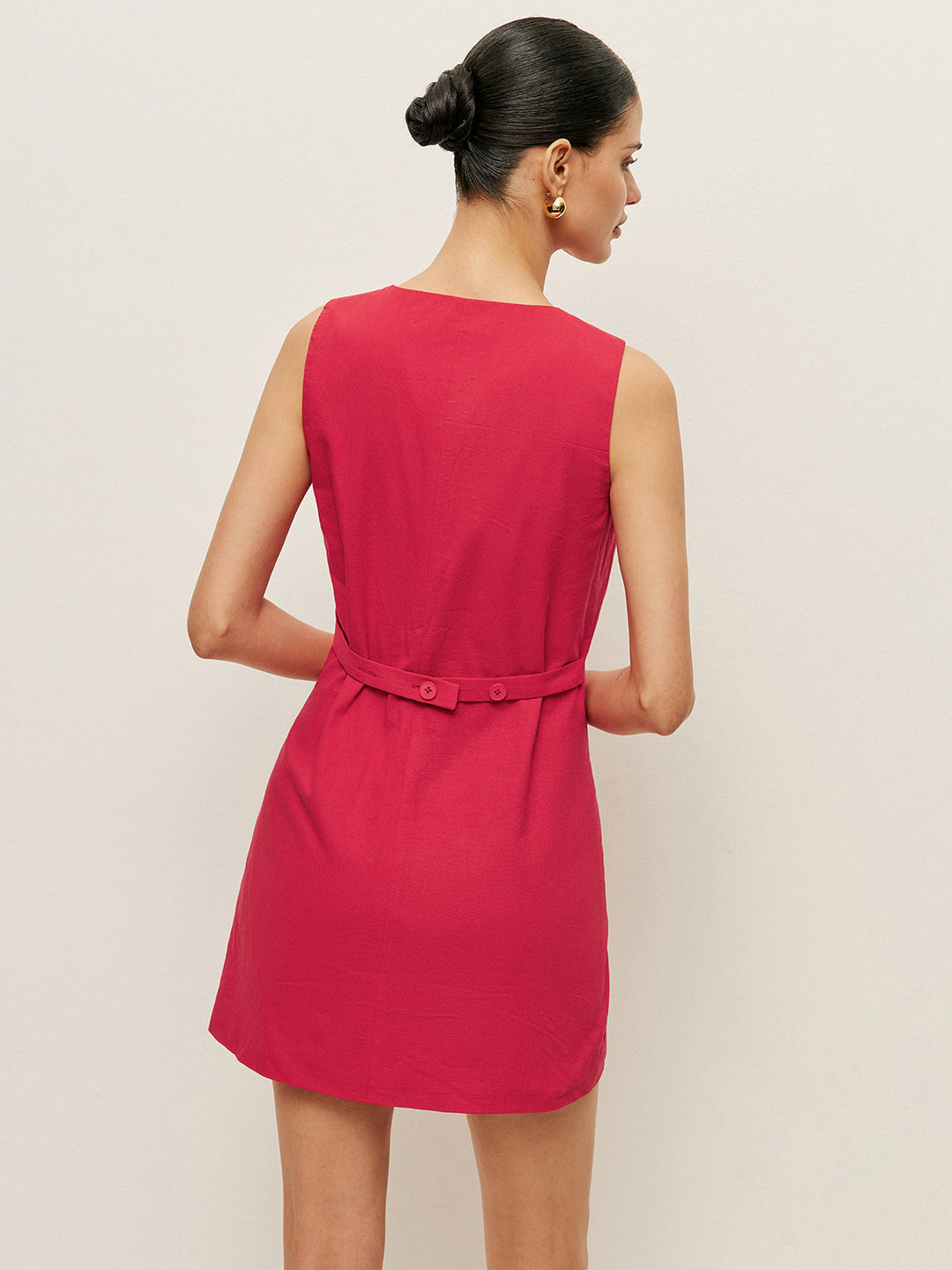Kleid mit Baumwollknöpfen und Taschen