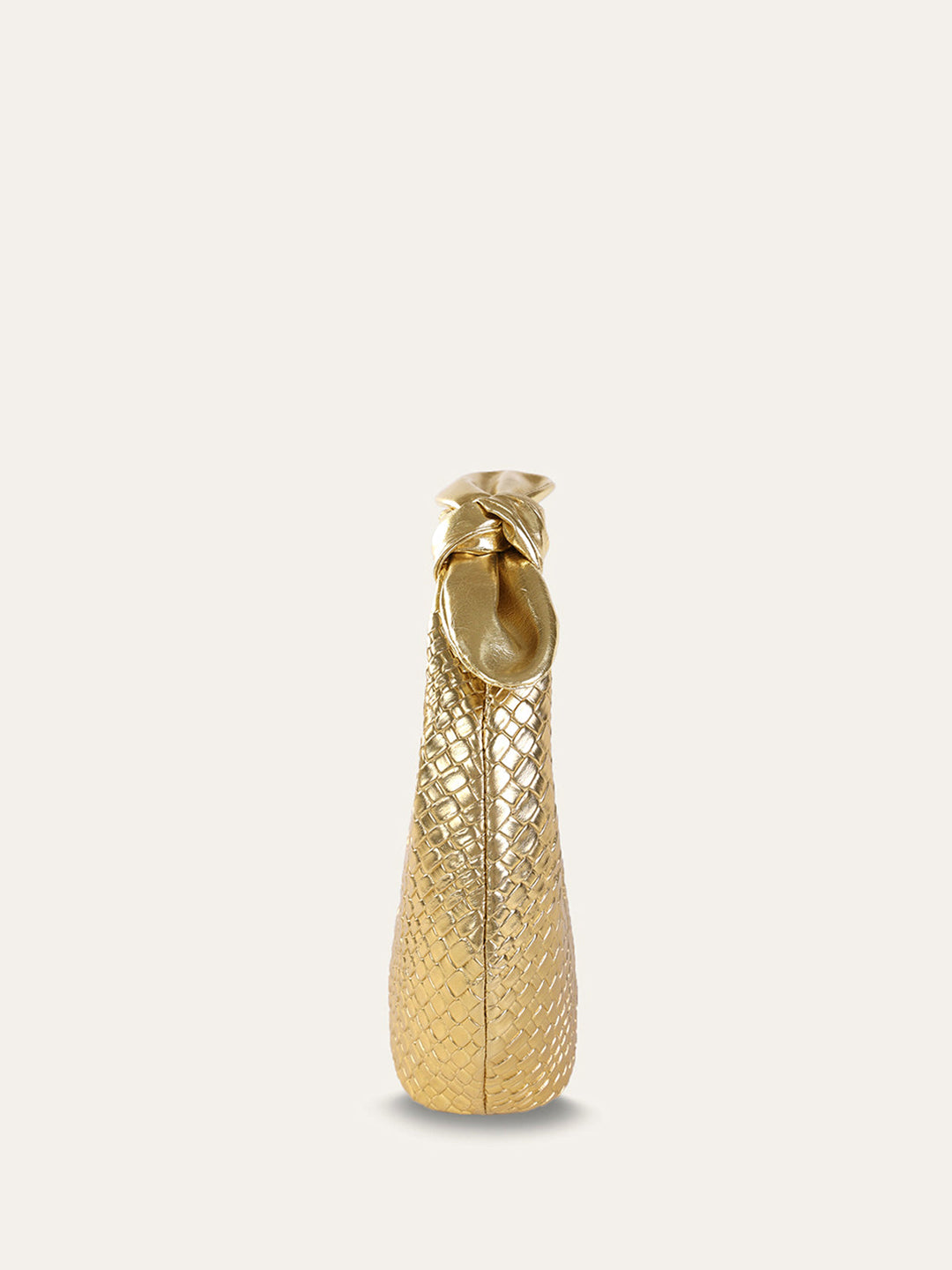 Goldene Tasche mit gewickeltem Knotenhenkel