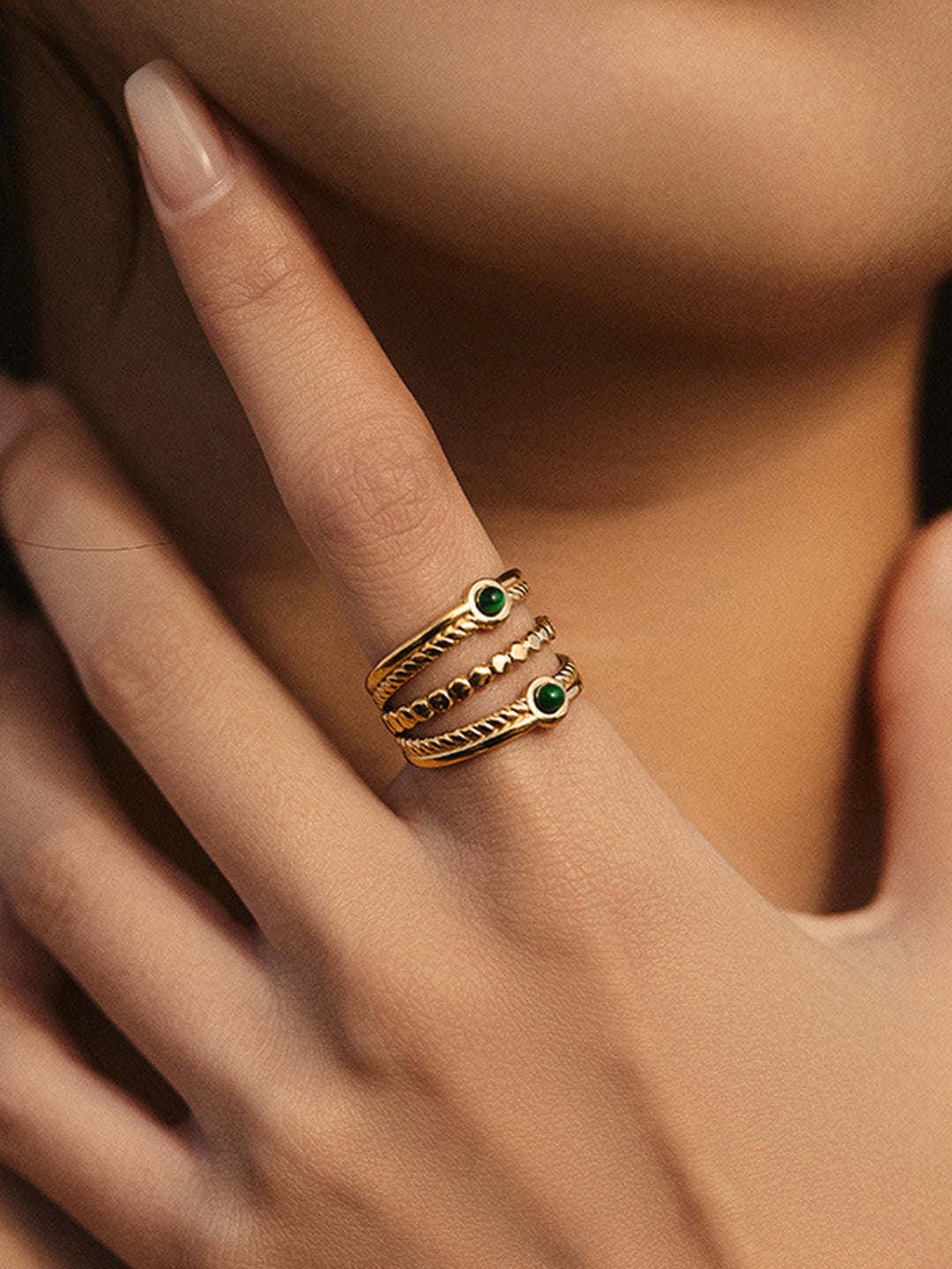 Smaragd-Akzent Mehrband-Goldring