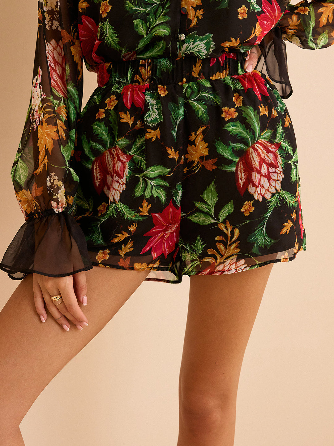 Chiffon-Shorts mit Blumenmuster und Gummizug in der Taille