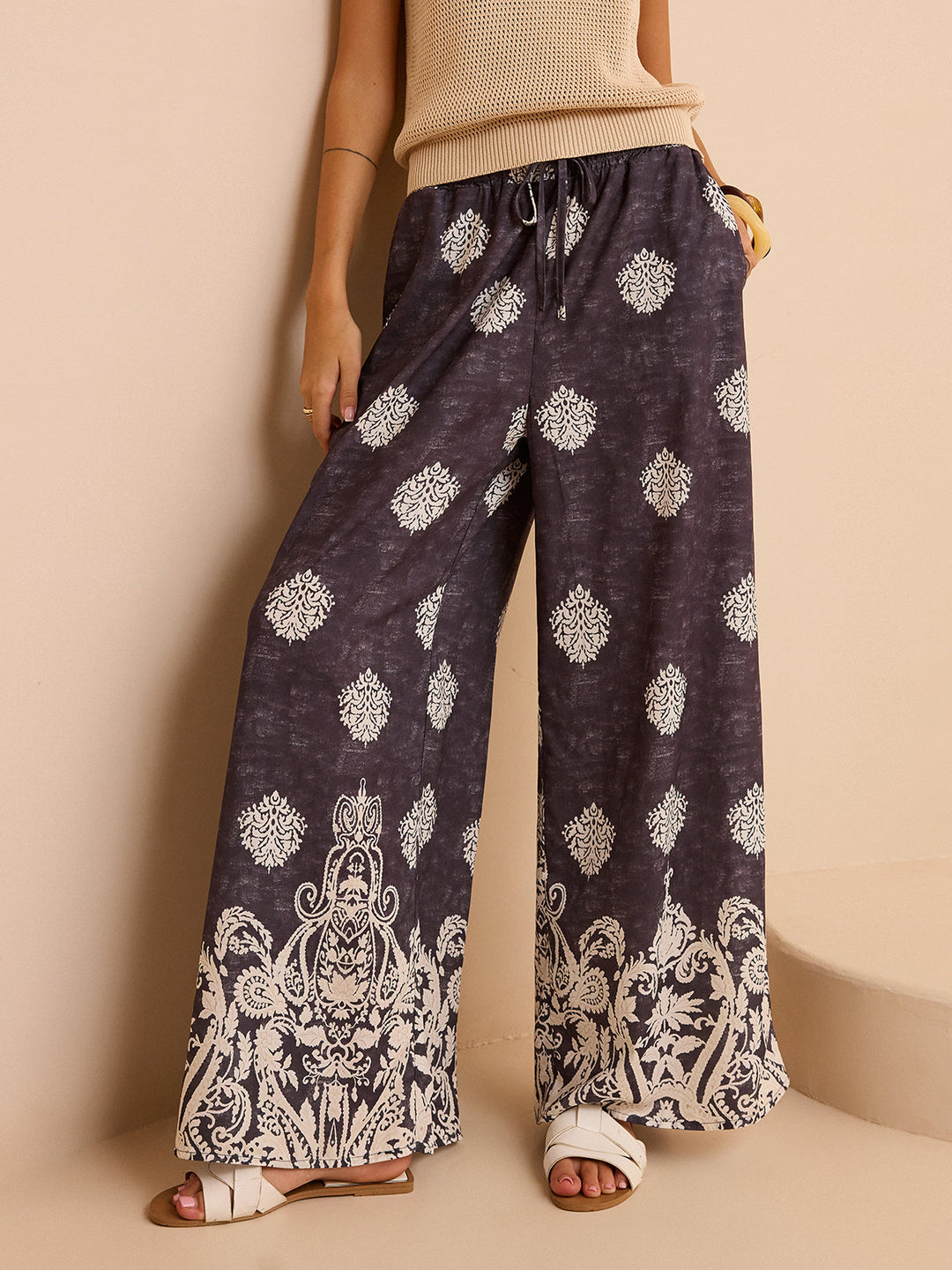 Bedruckte Hosen mit weitem Bein