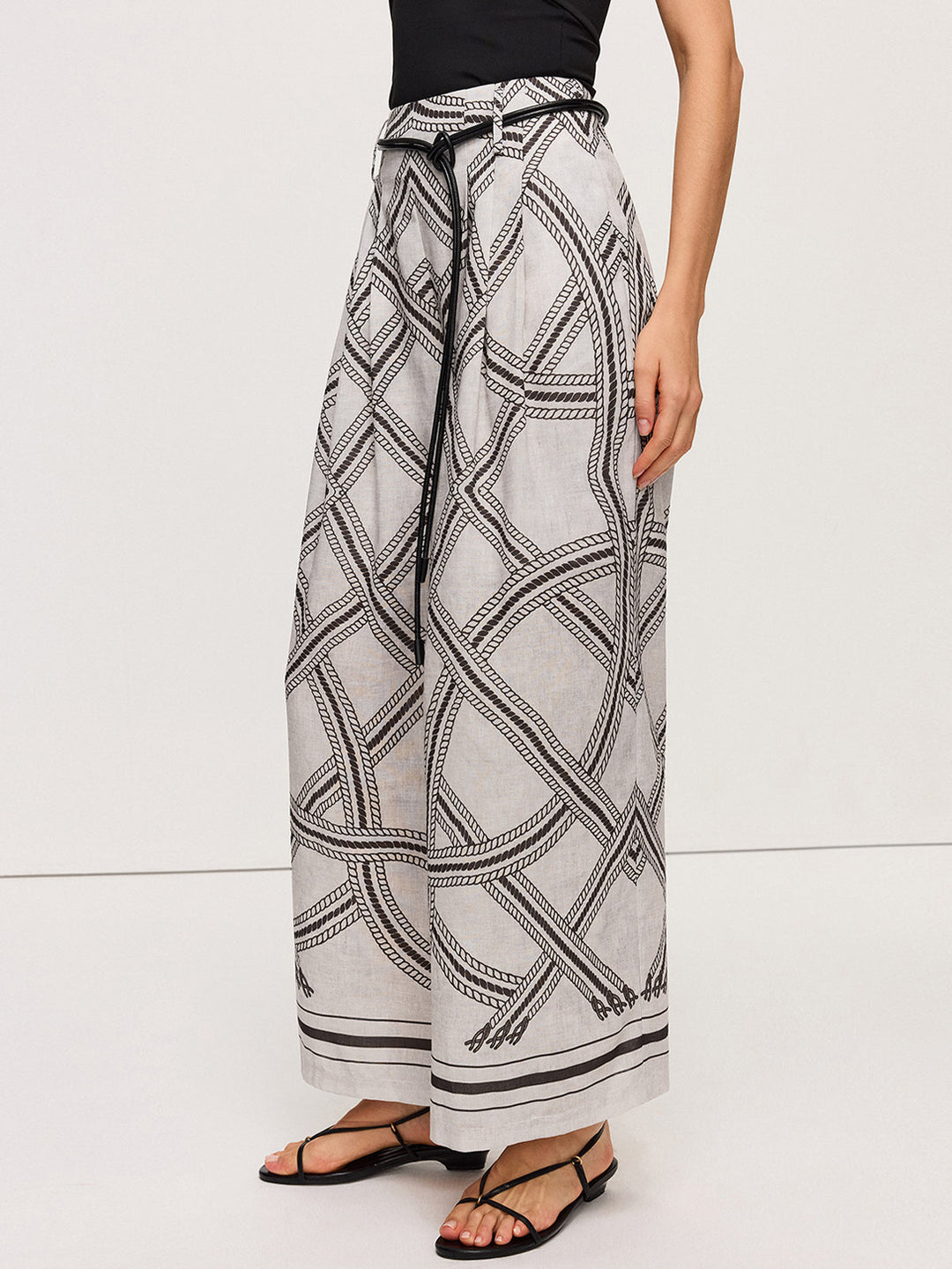 Hose mit geometrischem Print und weitem Bein mit Gürtel