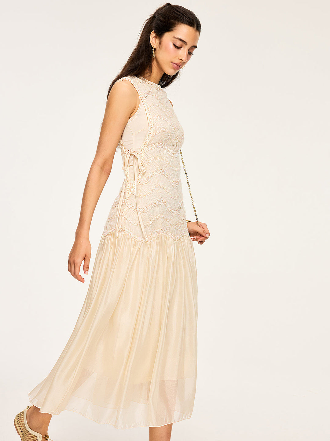 Texturiertes Stoff-Tüllkleid