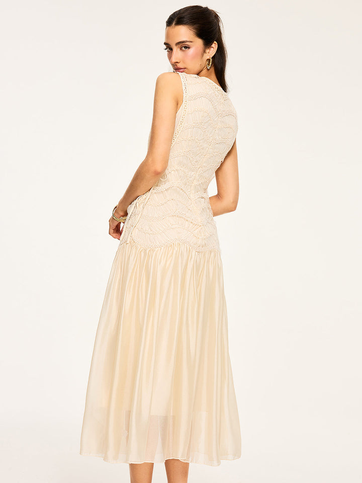Texturiertes Stoff-Tüllkleid