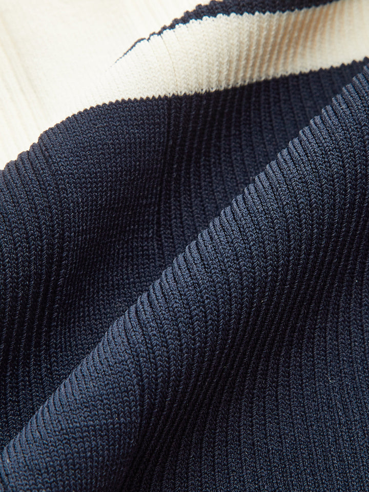 Gestreiftes Strickoberteil in Kontrastfarbe
