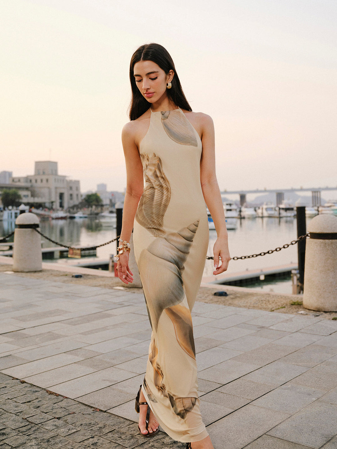 Mesh Kleid mit Neckholder und rückenfreiem Design