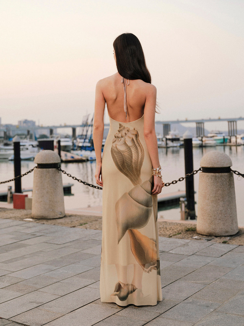 Mesh Kleid mit Neckholder und rückenfreiem Design