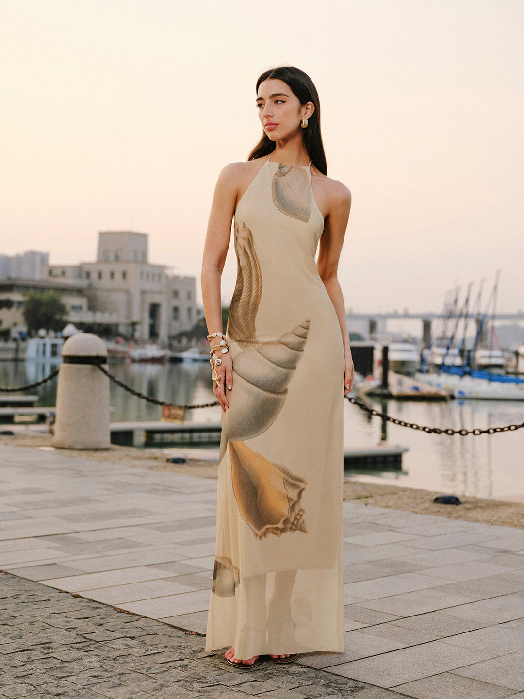 Mesh Kleid mit Neckholder und rückenfreiem Design