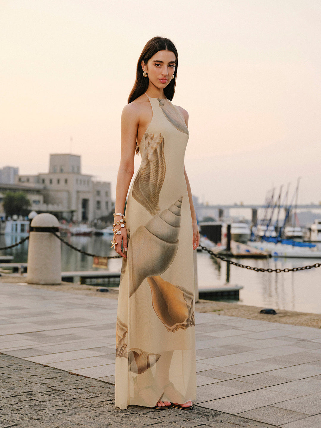 Mesh Kleid mit Neckholder und rückenfreiem Design