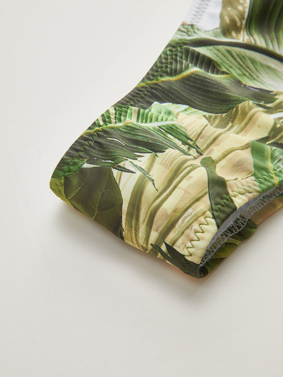 Bikinihose mit Print und seitlicher Schnürung