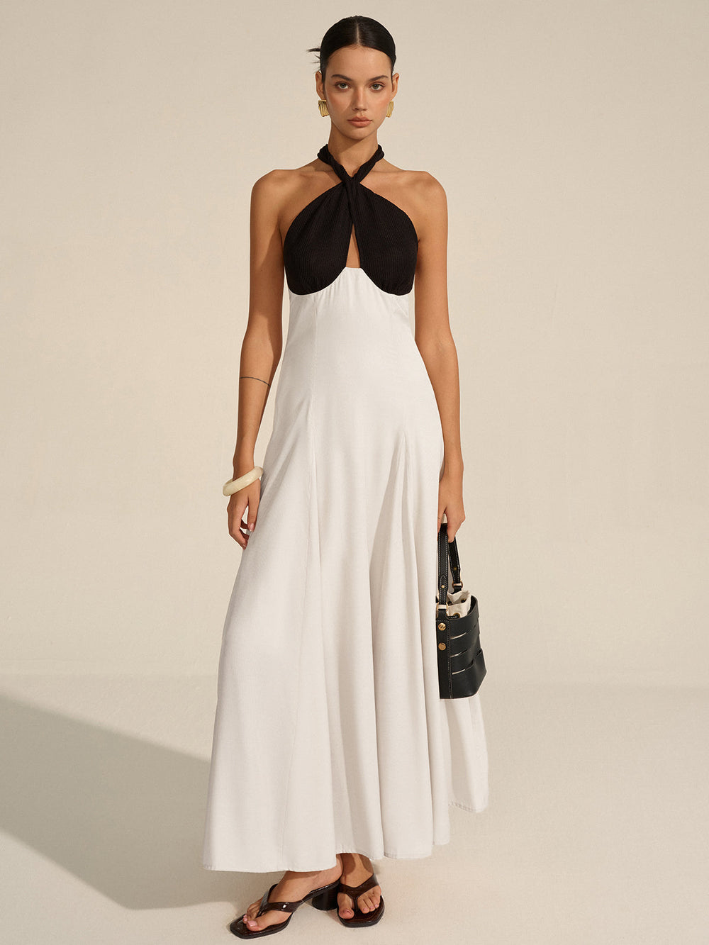 Maxikleid mit Neck-Cut-Out