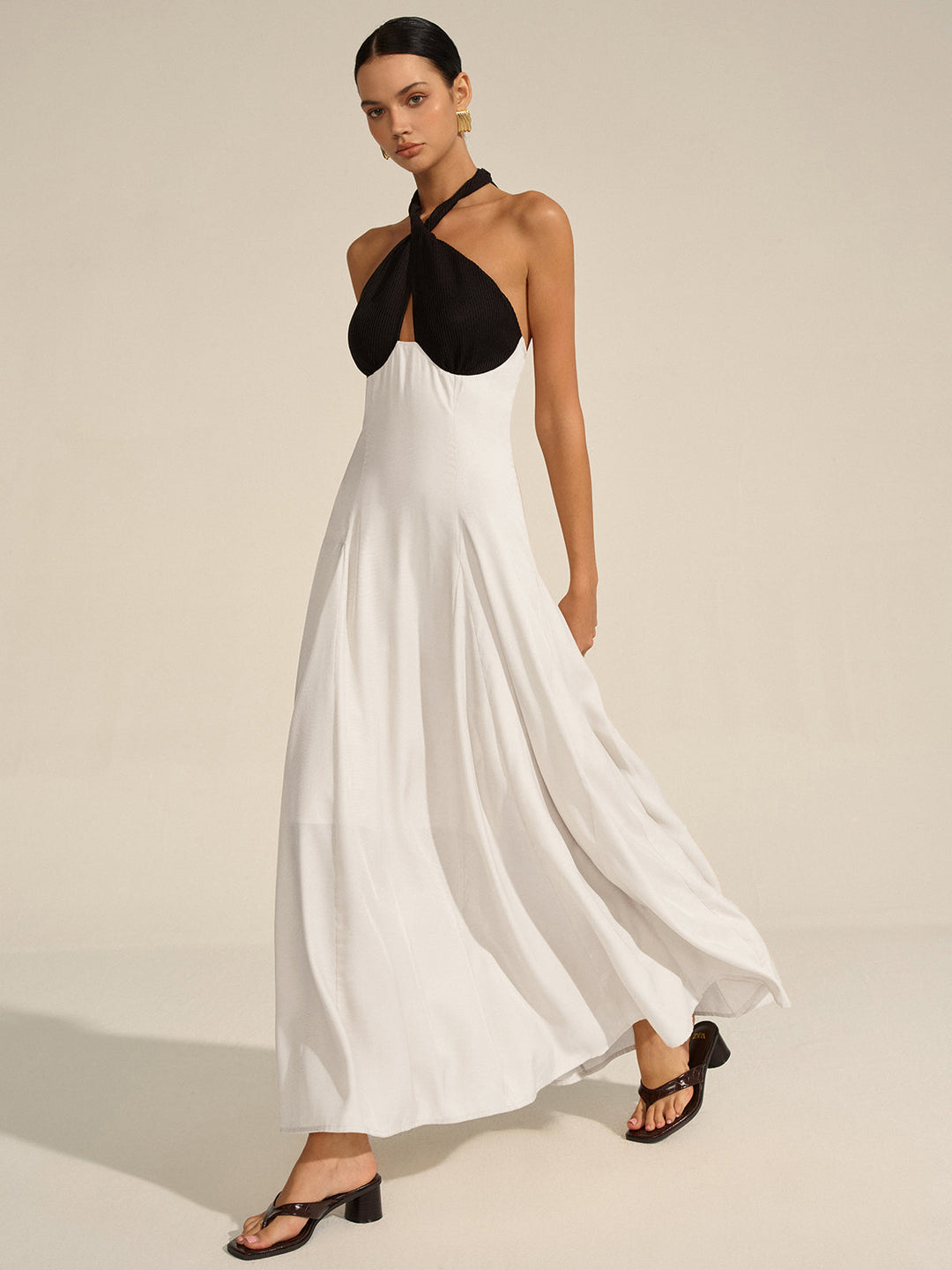 Maxikleid mit Neck-Cut-Out