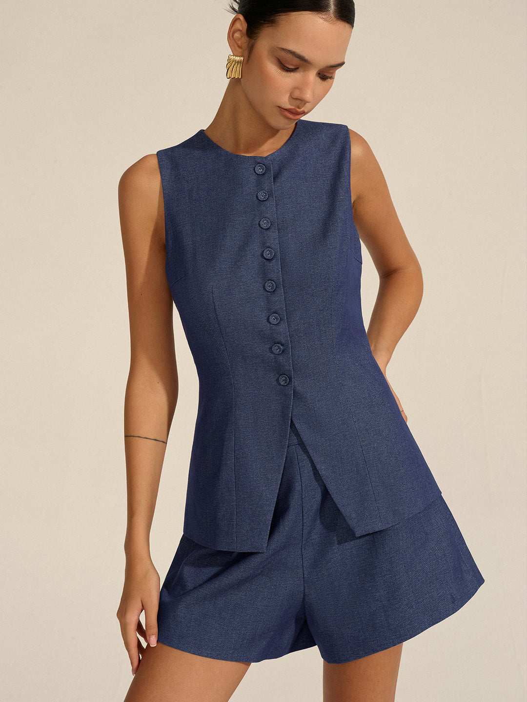 Ärmelloses Weste mit durchgehender Knopfleiste und Shorts-Set
