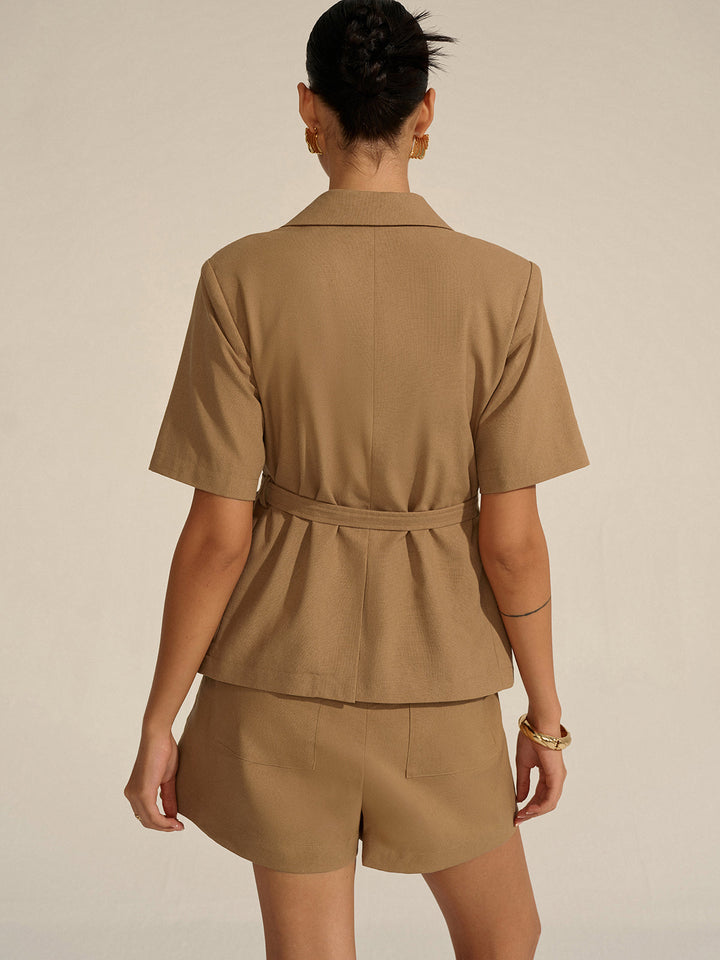 Kurzarm-Blazer-Shorts-Set mit Gürtel