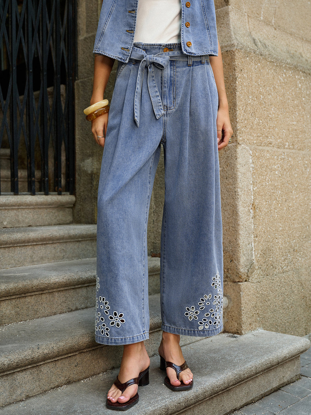 Denim Stickerei Hose mit Bindegürtel