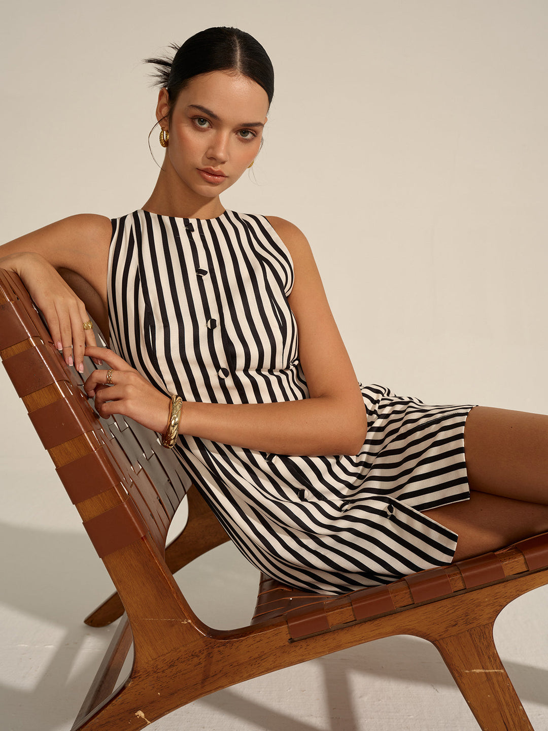 Gestreiftes Minikleid mit Knopfleiste vorne