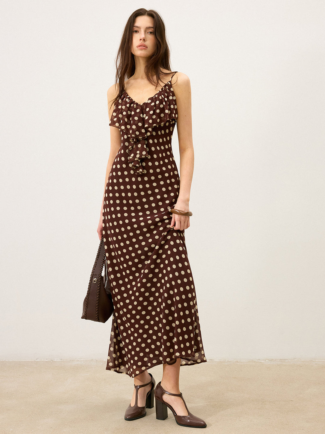 Gepunktetes Rüschen-Maxikleid mit Neckholder