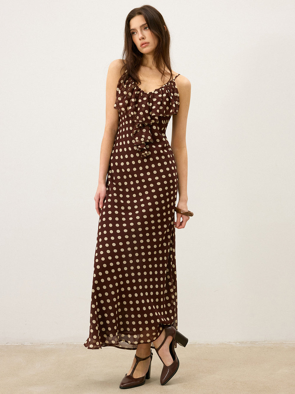 Gepunktetes Rüschen-Maxikleid mit Neckholder
