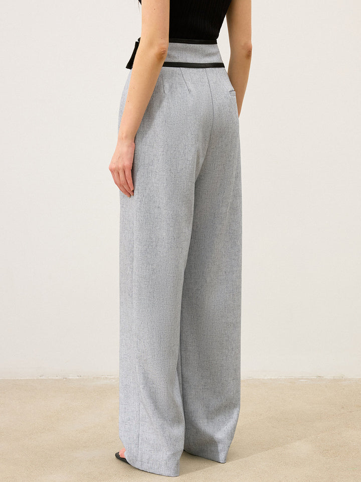 Hosen mit Kontrastbund und weitem Bein