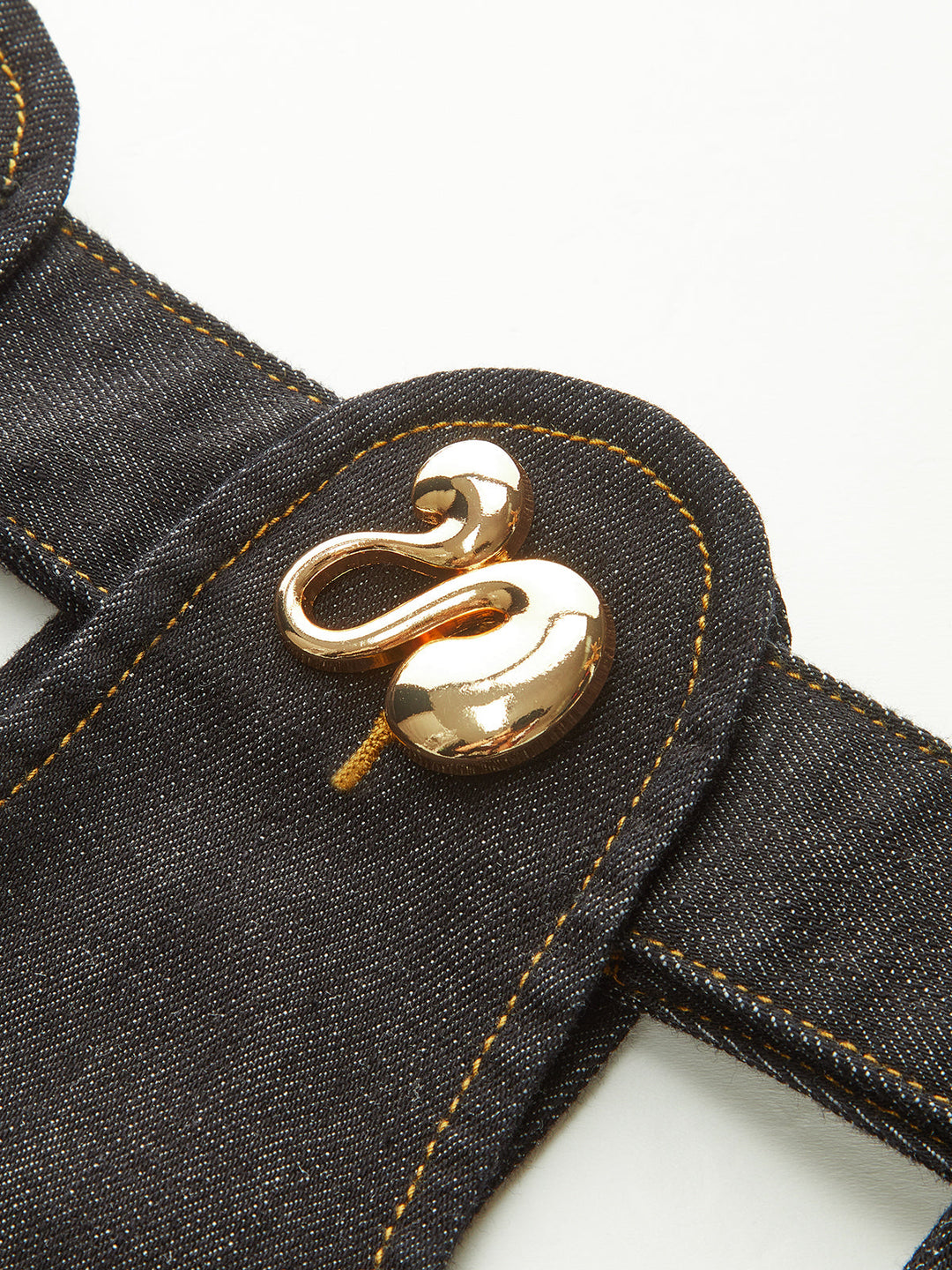 Metalldekor-Cut-Out-Denim-Minirock