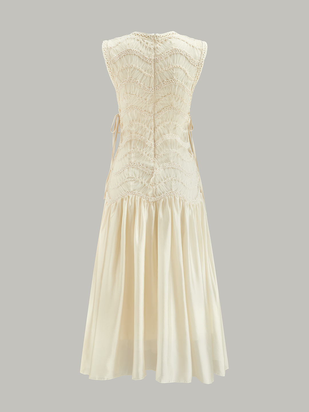 Texturiertes Stoff-Tüllkleid