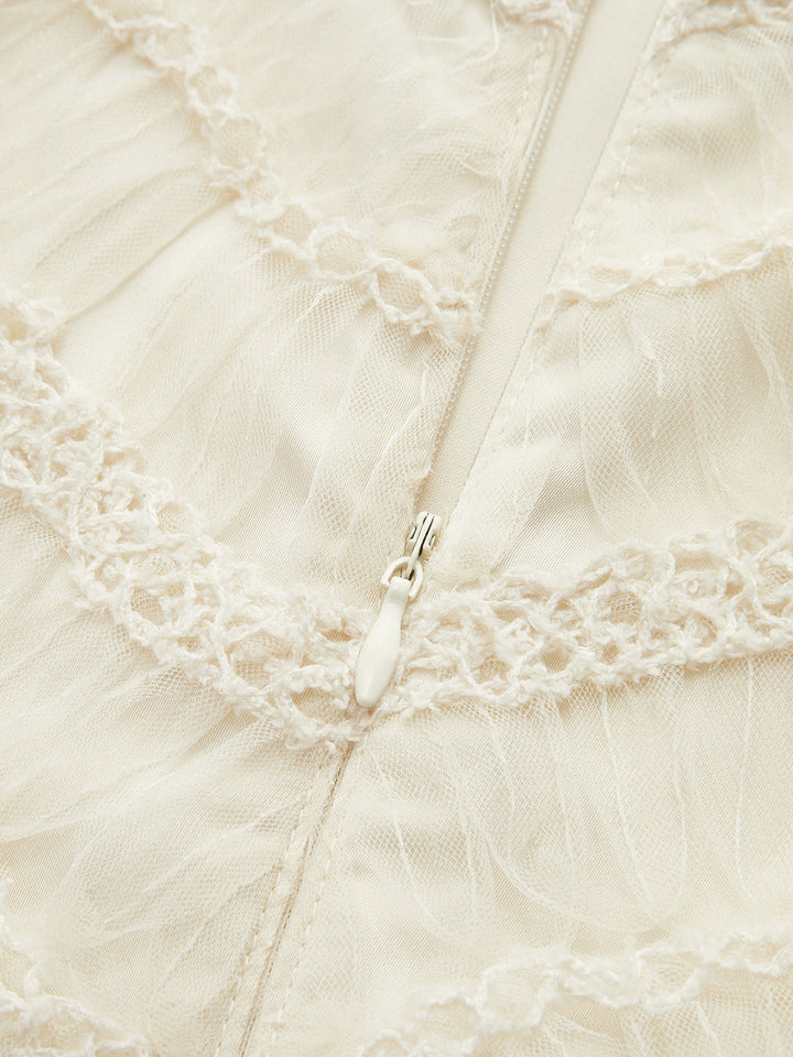 Texturiertes Stoff-Tüllkleid
