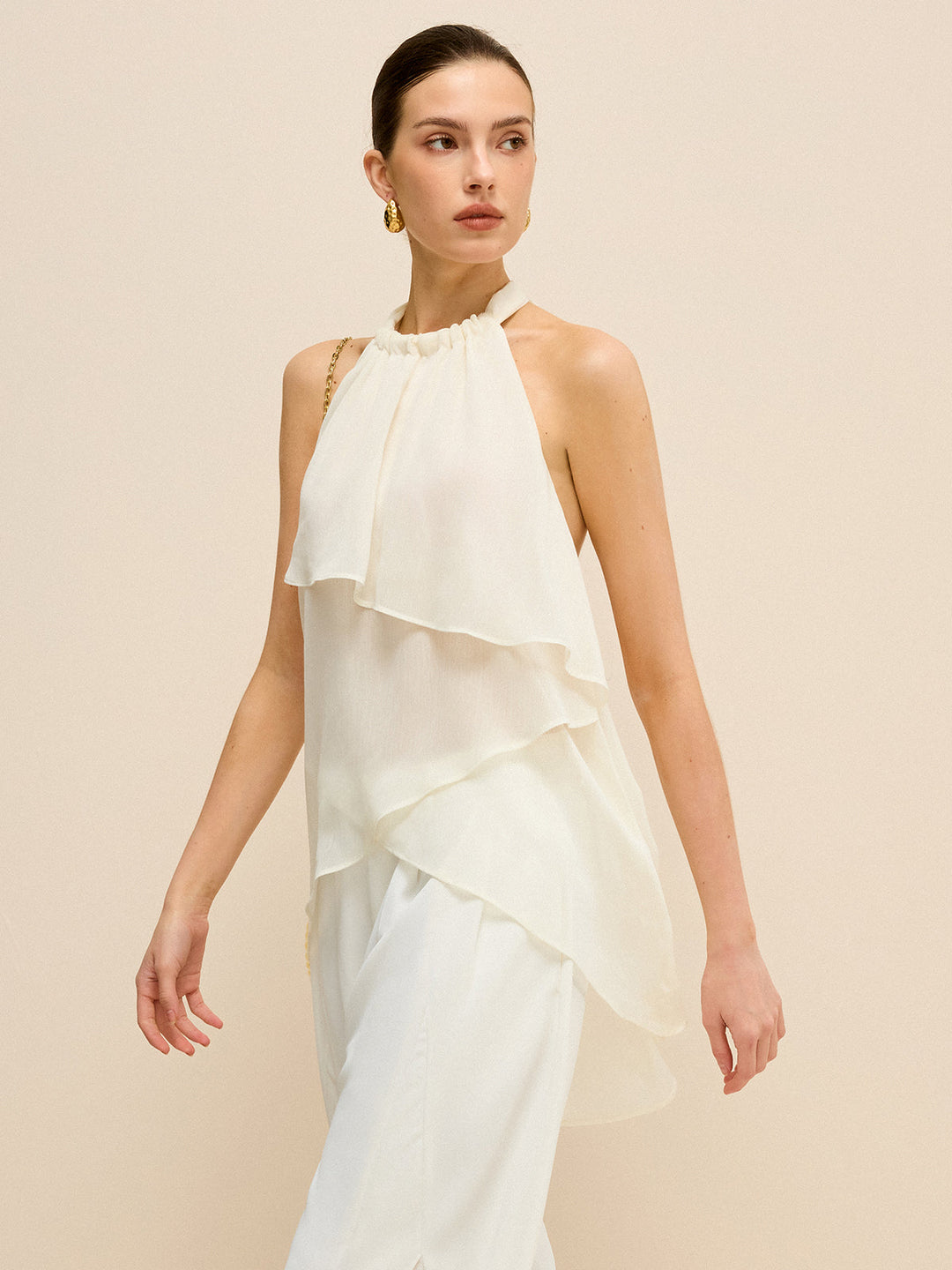 Halbtransparente, asymmetrische Chiffon-Haltertop mit Lagenlook