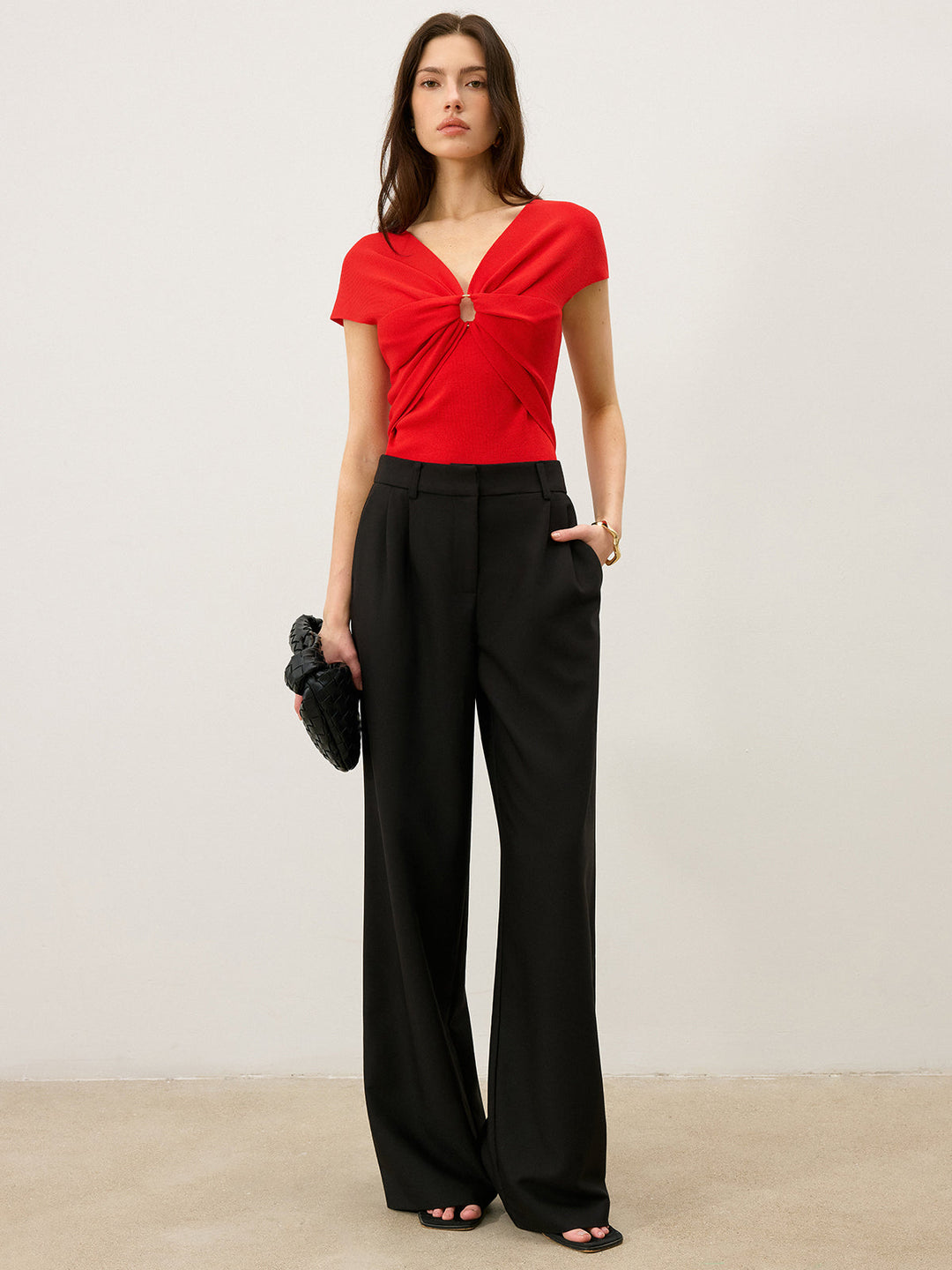 Twist Front Cut-Out V-Neck Stricktop