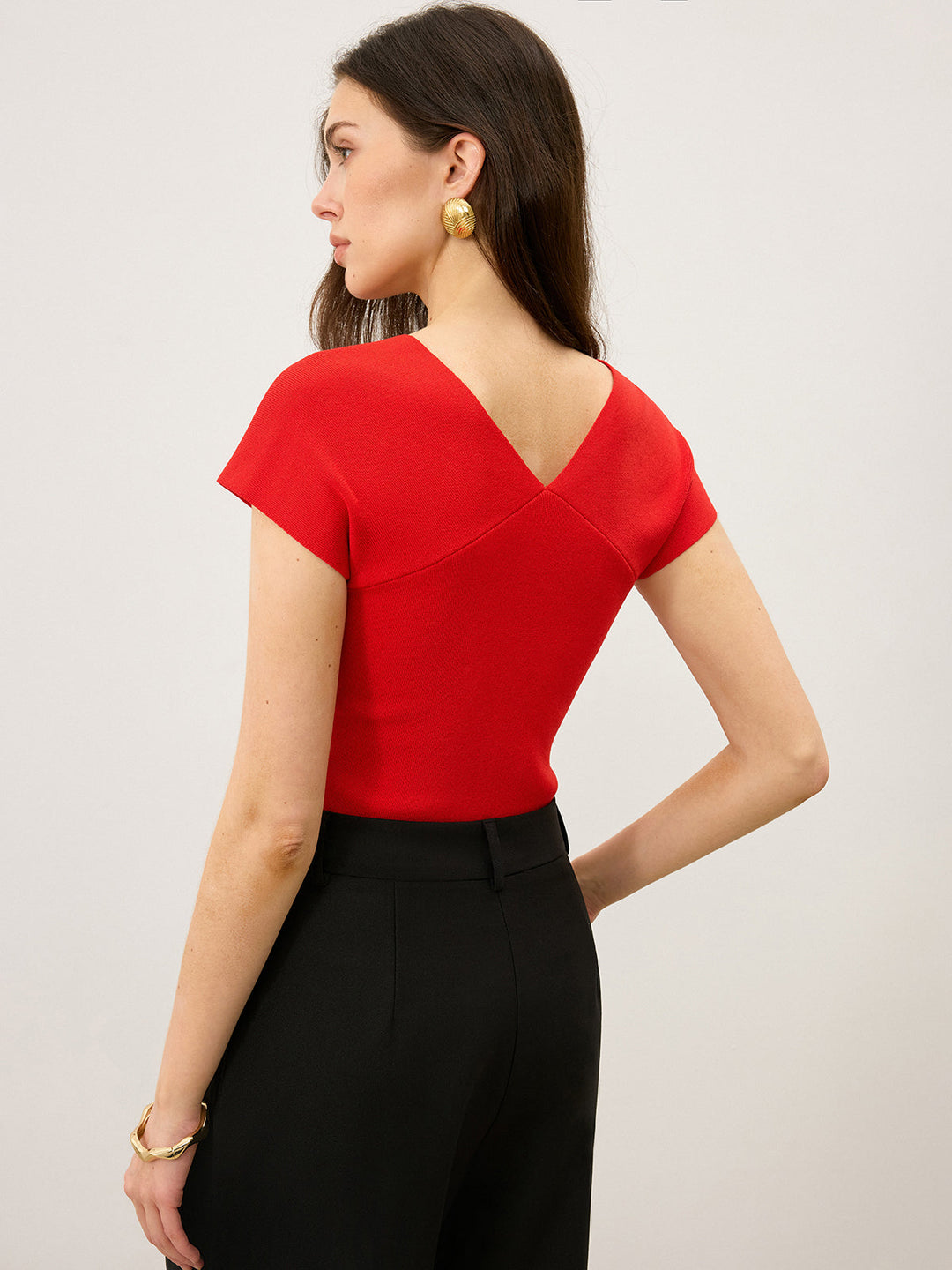 Twist Front Cut-Out V-Neck Stricktop