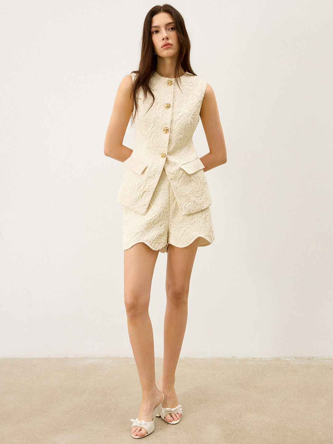 Texturiertes Jacquard-Weste mit Metallknopf